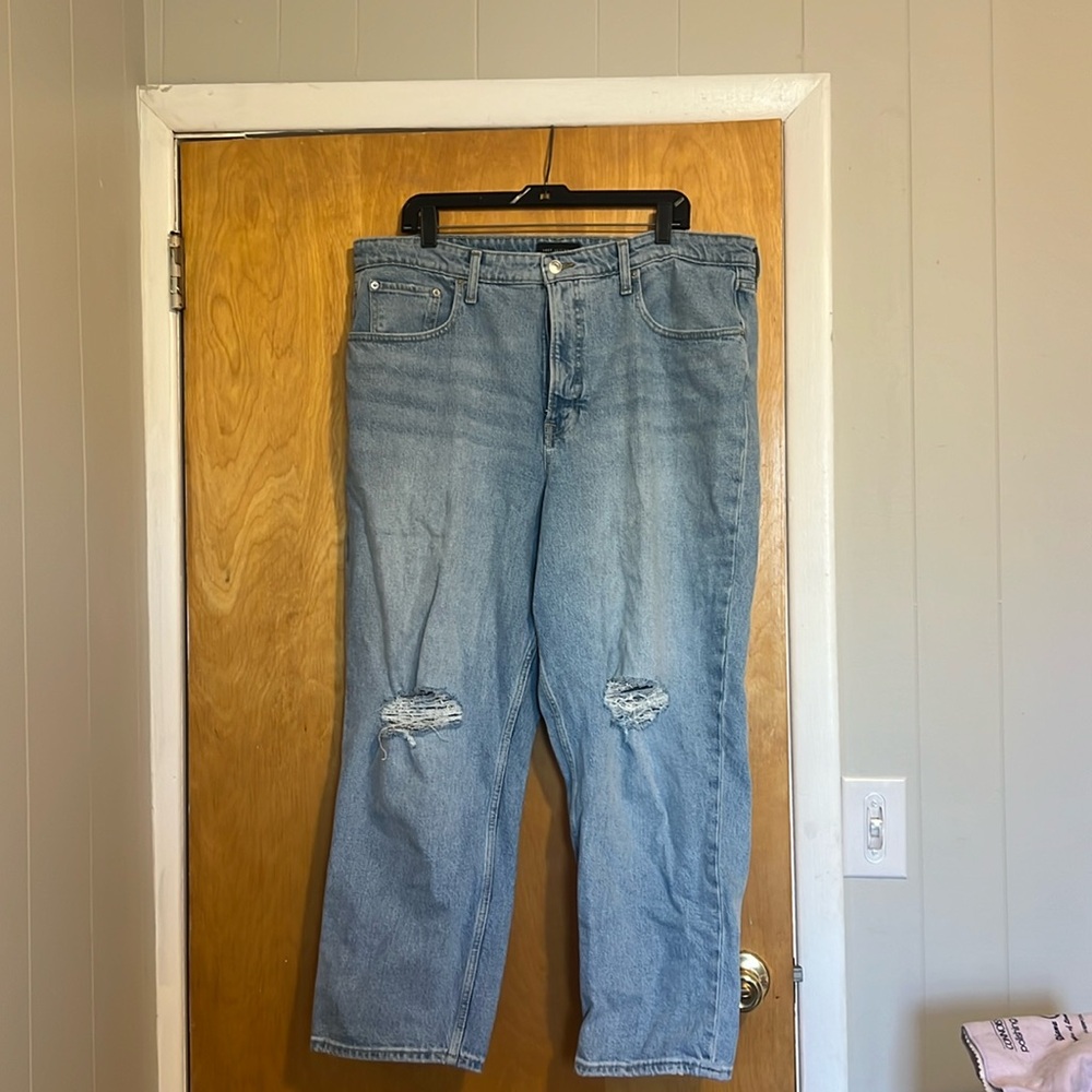 Free Assembly Distressed 90s Straight Jeans